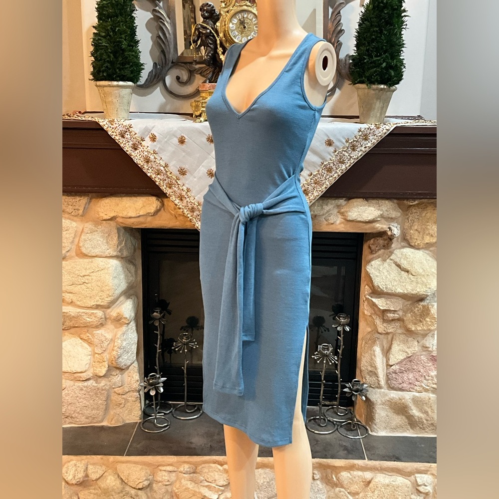 Elegant Blue Sleeveless Dress with side slits S